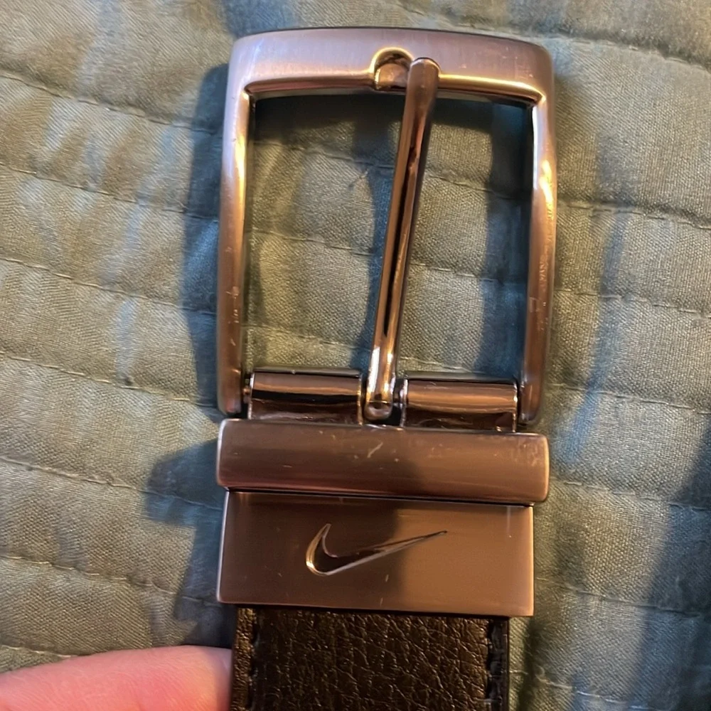 Nike Reversible Black Or Brown Leather Belt with Silver Buckle L‎ 38-40